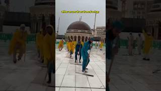 मस्जिद अल हरम की छत की सफाई करते हुए Makka Shareef Saudi Arabia umrah shorts islamicvideo [upl. by Naaman155]