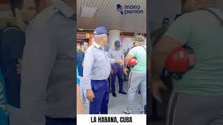 Policía disuelve protesta en aeropuerto de La Habana Cuba [upl. by Frantz]