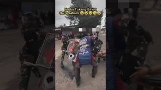 Reaksi Tukang Bakso Saat Balik Satuan 🤣 tni tniad ngakak [upl. by Burack]