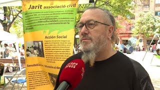 Se celebra el Russafira una feria de reivindicaciones en el barrio de Russafa València [upl. by Ahsimit]