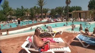 Les vacances de 25 millions de touristes  la folie du camping [upl. by Ivets]