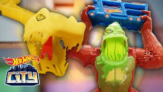 ¡AUTOS HOT WHEELS VS CRIATURAS TÓXICAS DE DRAVEN 💀💥  Hot Wheels City En Español [upl. by Azer]