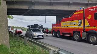 Gaffeltruck skaber kaos på motorvej [upl. by Olegnalehcim]