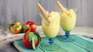 Gelato alle pesche senza uova né latte  RICETTA VEGAN [upl. by Nylirehs]