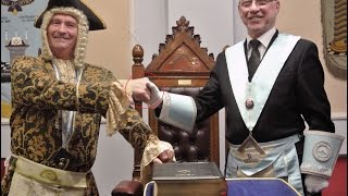 Costi Ioniţă masonMasonic handshake  Strângerea de mână masonică simbolul frăţiei luciferiene [upl. by Nnep479]