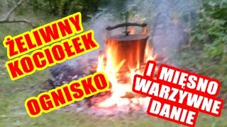 Myśliwski żeliwny kociołek na ognisko i mięsno  warzywne danie  Jedzenie na Biwaku [upl. by Amaso]