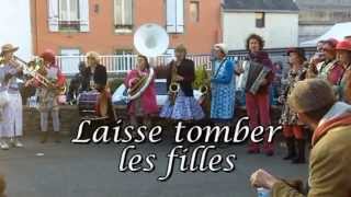 Laisse tomber les filles fanfare Reuz Bonbons La Vie en Reuz Douarnenez [upl. by Sancho]