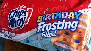 Chewy CHIPS AHOY  Birthday Frosting Filled  Produit Américain [upl. by Aerbas307]